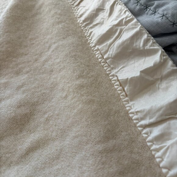 Vintage Eaton Haddon Hall Pure Virgin Wool Blanket .. Moth Proof - 1970's - Picture 5 of 10